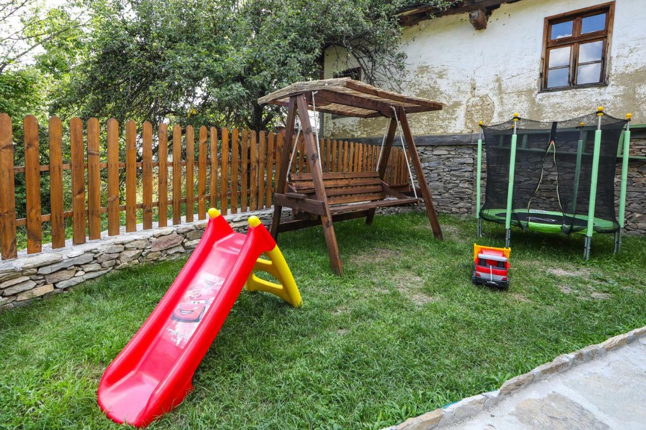 Тодорината Къща Ξενοδοχείο Leshten Εξωτερικό φωτογραφία